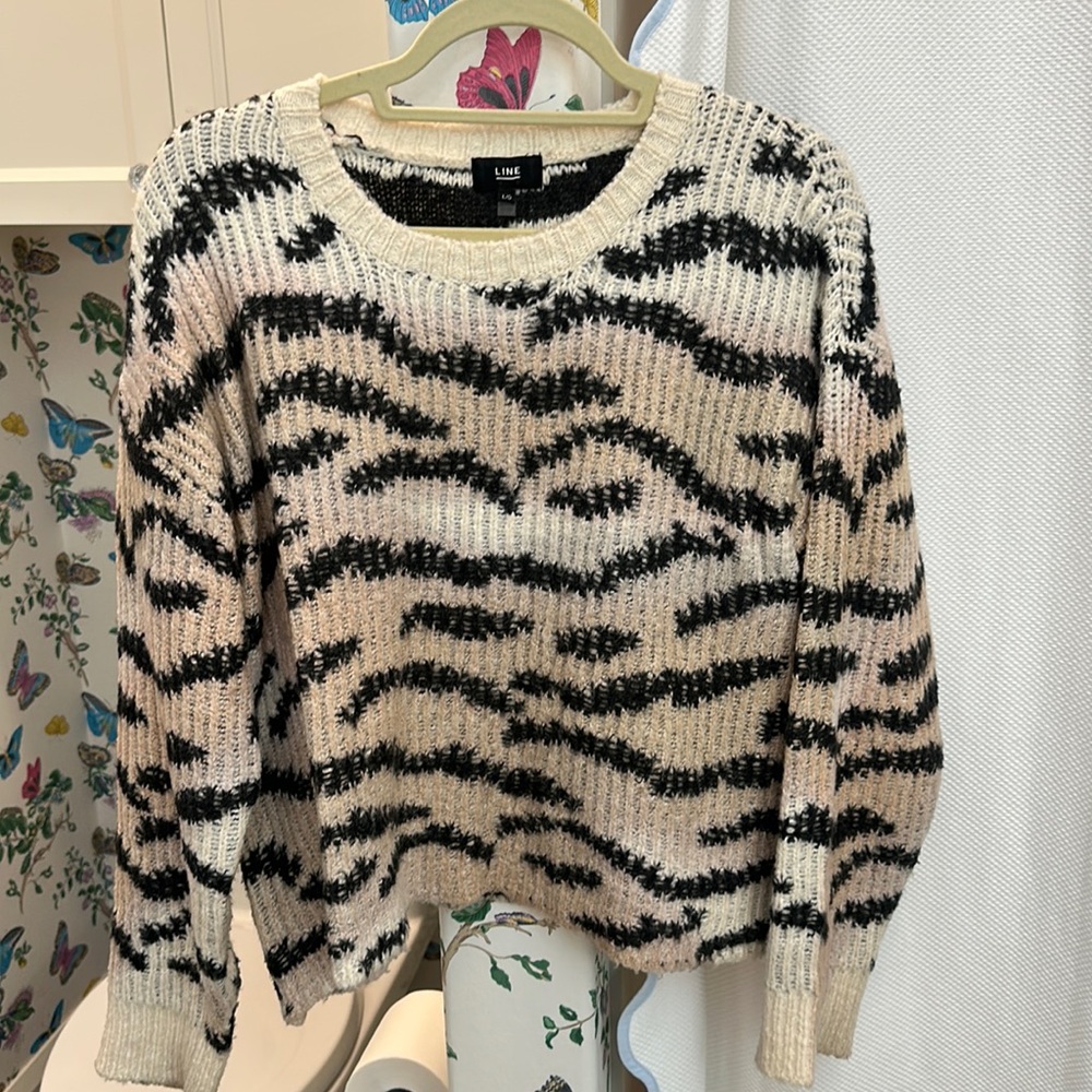 LINE MULTI COLOR SWEATER SIZE L